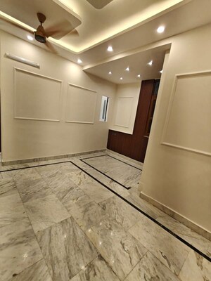 Room in 2.5 BHK Builder Floor at Vaishali Sector 5 – for Sale