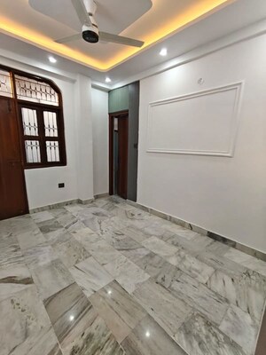 Room in 2.5 BHK Builder Floor at Vaishali Sector 5 – for Sale