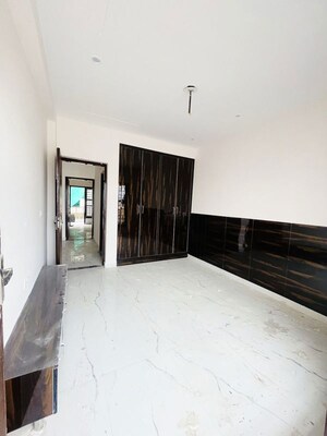 Room in 3 BHK Builder Floor at Sector 125 – for Sale