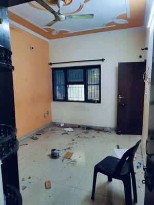 Team Area in 1 BHK Apartment at Sai Apartment Noida, Sector 71 – for Rent