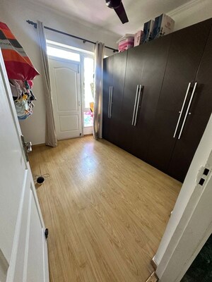 Furnished Amenities in 3.5 BHK Apartment at Bestech Park View City 2, Sector 49 – for Rent