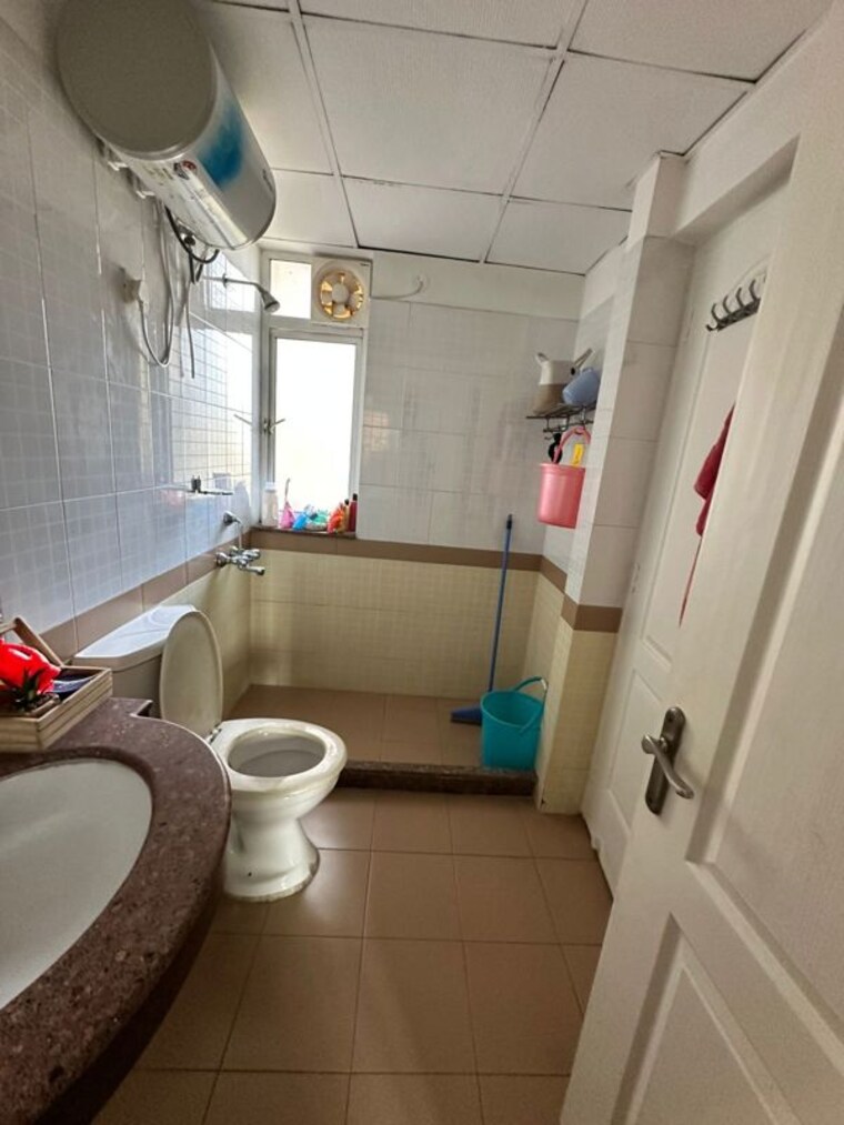 Bathroom, bestech-park-view-city-2 3.5 Bedroom 2160 Sq.Ft. Apartment In Sector 49 Gurgaon 10395572