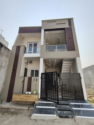 4 BHK Independent House For Sale in Jankipuram Extension