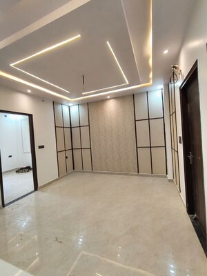 Room in 4 BHK Independent House at Jankipuram Extension – for Sale