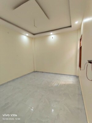 Room in 4 BHK Independent House at Jankipuram Extension – for Sale