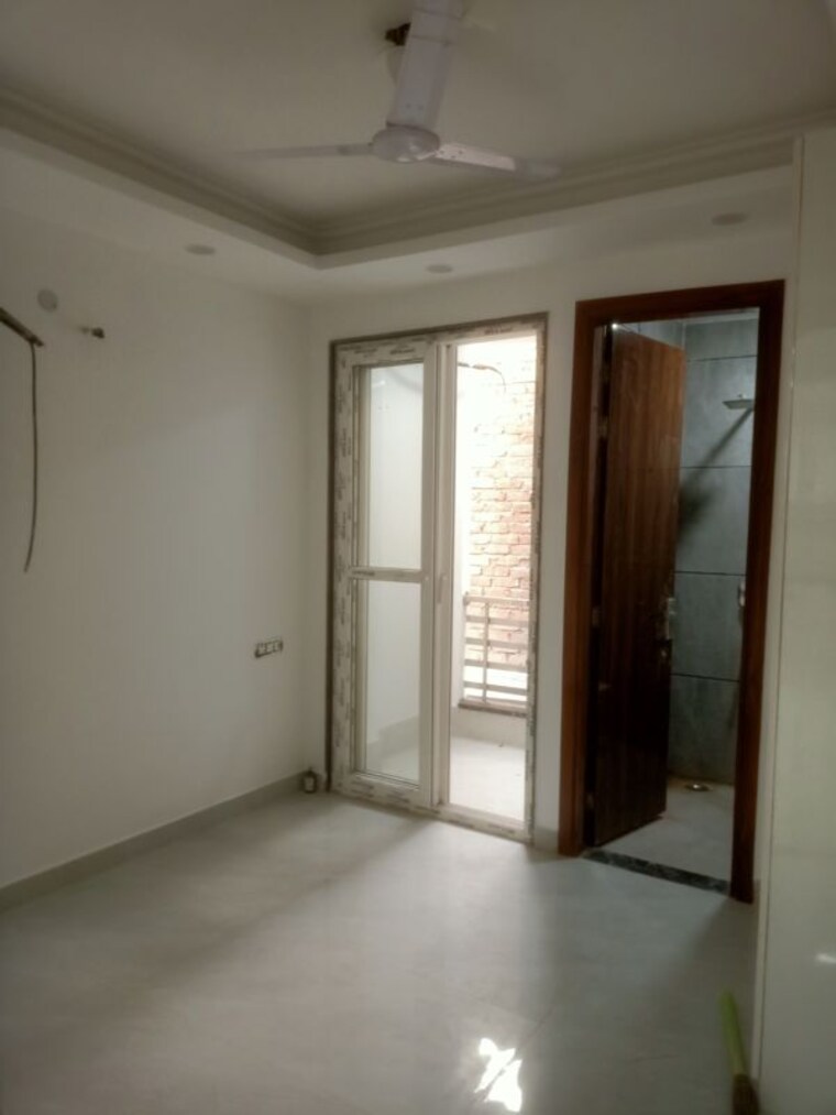 Room, vasant kunj enclave 2 Bedroom 75 Sq.Yd. Builder Floor In Vasant Kunj Enclave Delhi 10395554