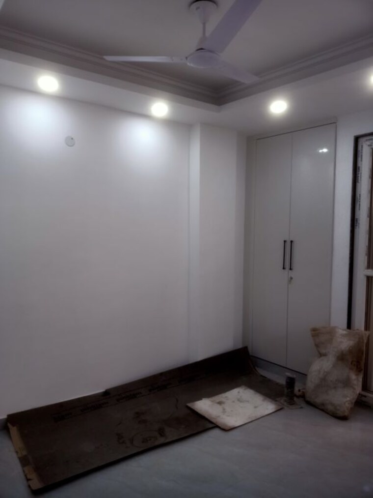 Room, vasant kunj enclave 2 Bedroom 75 Sq.Yd. Builder Floor In Vasant Kunj Enclave Delhi 10395554