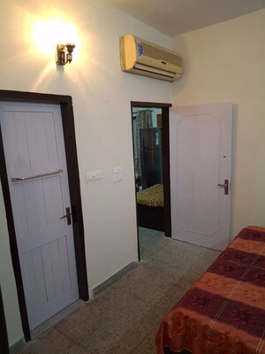 Room in 2 BHK Builder Floor at Saket – for Rent