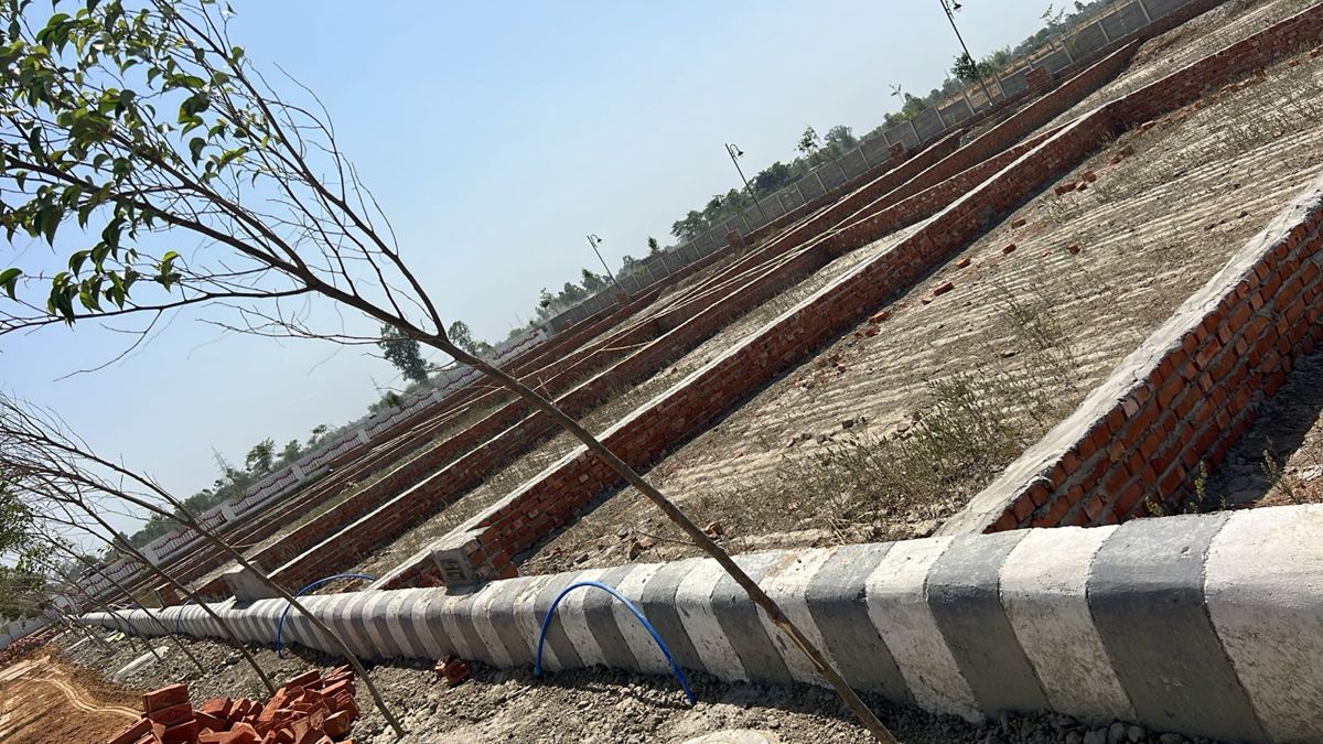 Plot For Sale in Krishna Iscon Valley