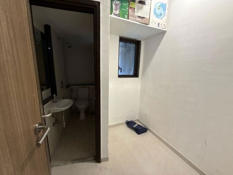 Bathroom, lodha-the-park 3 Bedroom 1390 Sq.Ft. Apartment In Worli Mumbai 10395718
