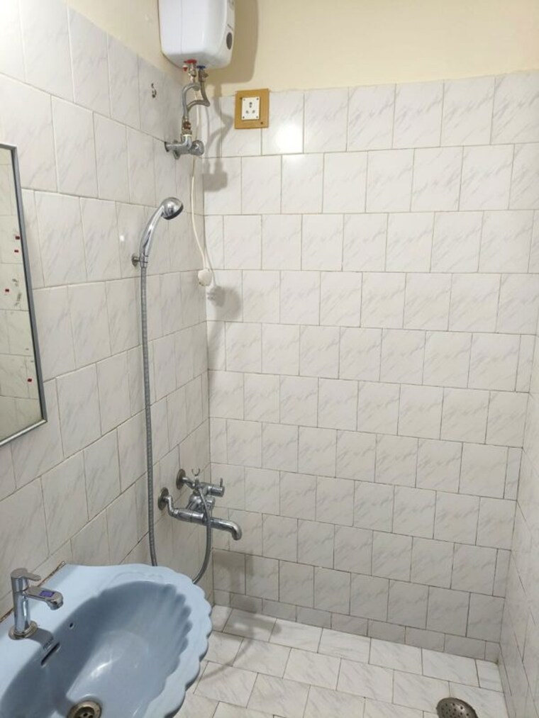 Bathroom, solitaire-apartments-kalyani-nagar 1.5 Bedroom 800 Sq.Ft. Apartment In Kalyani Nagar Pune 10395738