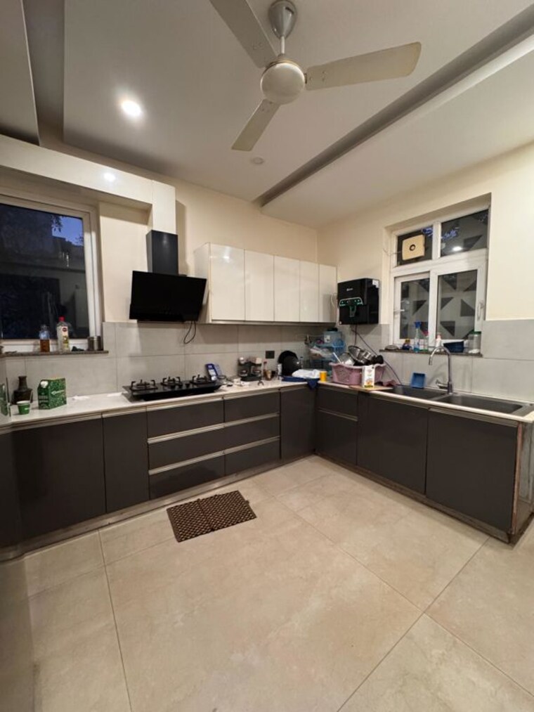 Kitchen, emaar-emerald-floors 4 Bedroom 3600 Sq.Ft. Builder Floor In Sector 65 Gurgaon 10395768