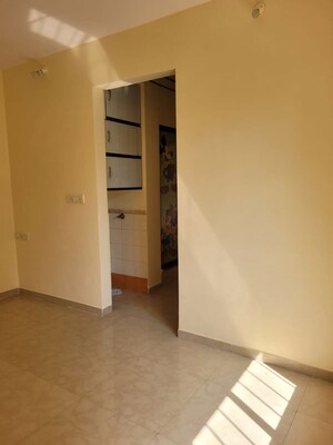 Room in 1 BHK Apartment at Lodha Paradise, Majiwada – for Rent
