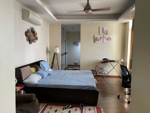 Bedroom in 2.5 BHK Builder Floor at Smart World Orchard, Sector 61 – for Rent