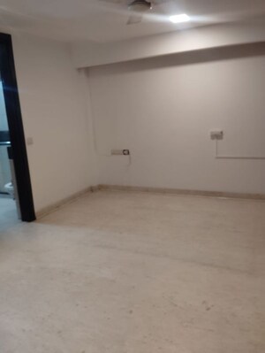 Room in 3 BHK Builder Floor at Safdarjung Development Area – for Rent