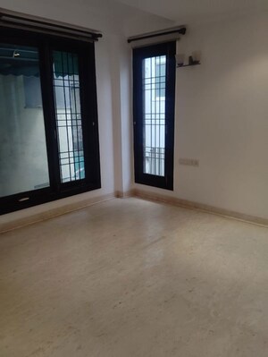 Room in 3 BHK Builder Floor at Safdarjung Development Area – for Rent