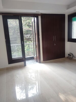 Room in 3 BHK Builder Floor at Safdarjung Development Area – for Rent