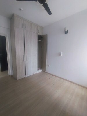 Room in 3 BHK Apartment at DLF Regal Gardens, Sector 90 – for Rent