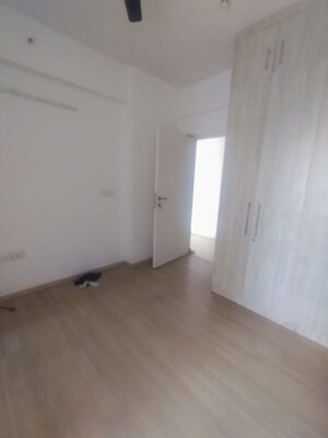 Room in 3 BHK Apartment at DLF Regal Gardens, Sector 90 – for Rent