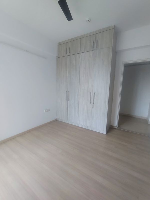 3 BHK 1815 Sq.Ft. Apartment in DLF Regal Gardens