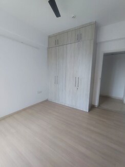 3 BHK Apartment For Rent in DLF Regal Gardens