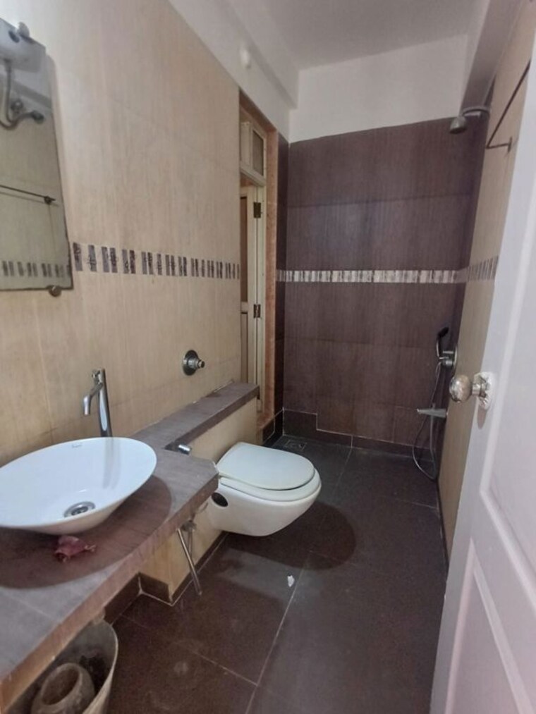 Bathroom, ravi-estate 2 Bedroom 700 Sq.Ft. Apartment In Pokhran Road No One Thane 10395792