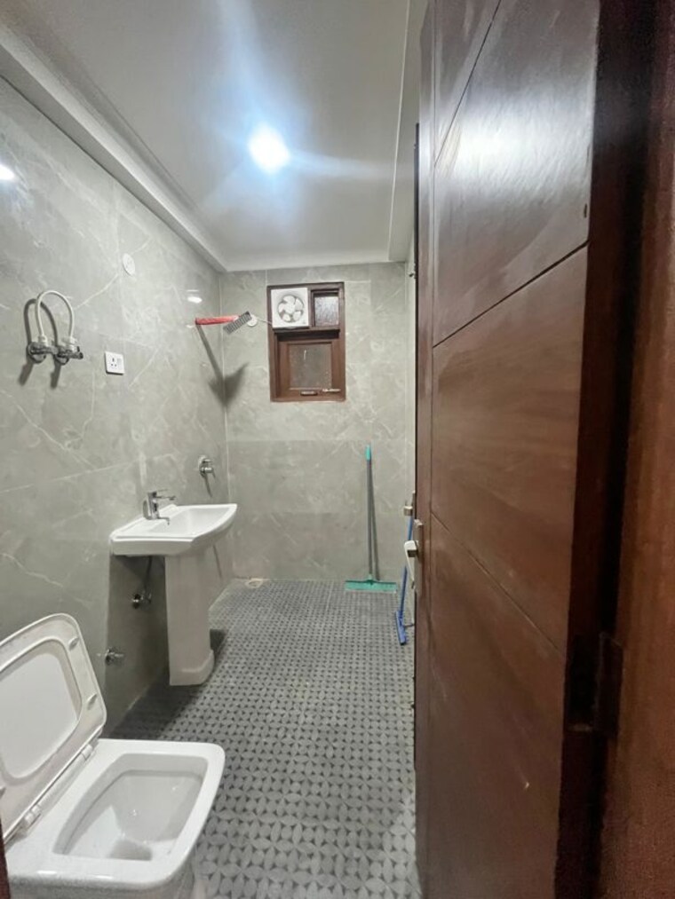 Bathroom, palm-residency-chhatarpur 3 Bedroom 1600 Sq.Ft. Apartment In Chattarpur Delhi 10395758