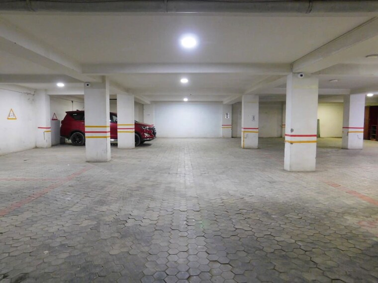  Parking, saket 5 Bedroom 500 Sq.Ft. Builder Floor In Saket Delhi 10395833
