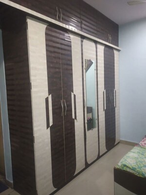 Furnished Amenities in 2 BHK Apartment at Mahavir Plaza, Airoli – for Rent