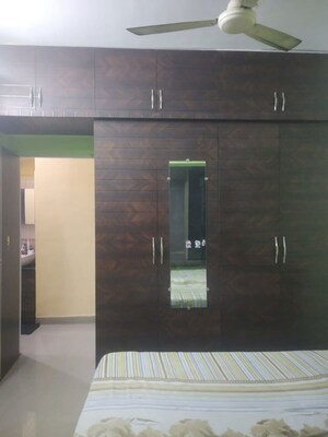 Room in 2 BHK Apartment at Mahavir Plaza, Airoli – for Rent