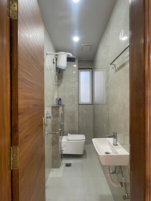 Bathroom in 2.5 BHK Builder Floor at Smart World Orchard, Sector 61 – for Rent