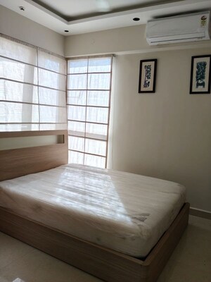 Room in 2.5 BHK Builder Floor at Smart World Orchard, Sector 61 – for Rent
