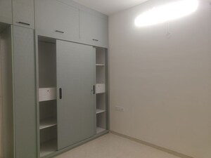 Room in 2 BHK Apartment at Seawoods – for Rent