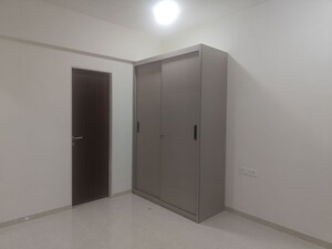 Room in 2 BHK Apartment at Seawoods – for Rent