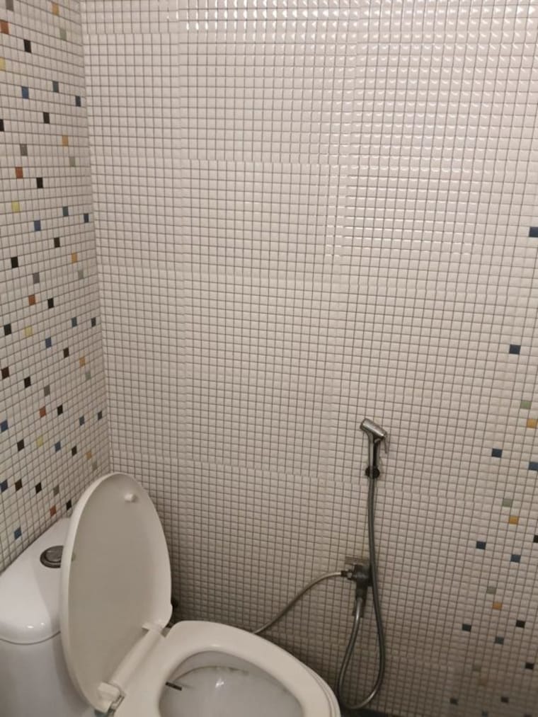 Bathroom, shivalik colony 3 Bedroom 200 Sq.Ft. Builder Floor In Shivalik Colony Delhi 10395874
