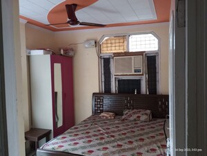 Bedroom in 1.5 BHK Apartment at Mayur Vihar – for Rent