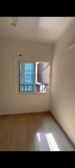 Room in 2.5 BHK Apartment at Amrapali Centurian Park, Tech Zone 4 Greater Noida – for Sale