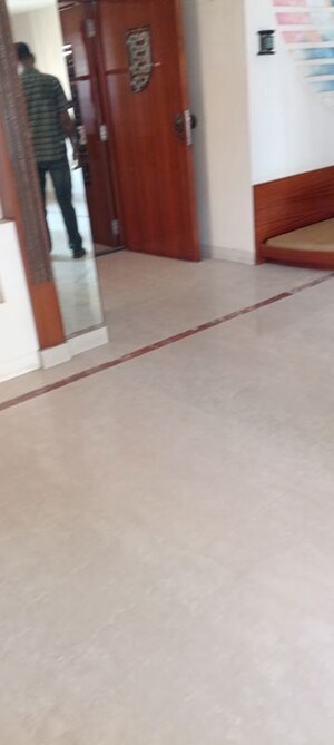 Room in 4 BHK Apartment at Indradarshan II, Oshiwara – for Sale