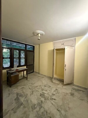 Room in 3 BHK Builder Floor at Kalkaji – for Rent