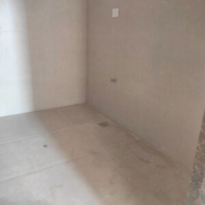 Room in 4 BHK Apartment at Sheth 72 West, Andheri West – for Sale