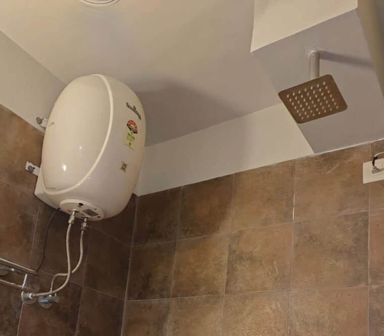 Bathroom, sector 26 2 Bedroom 405 Sq.Mt. Builder Floor In Sector 26 Noida 10395939