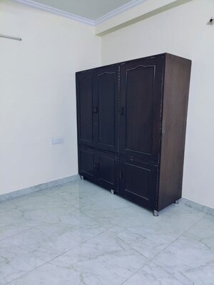 Room in 2 BHK Builder Floor at Sector 52 – for Rent