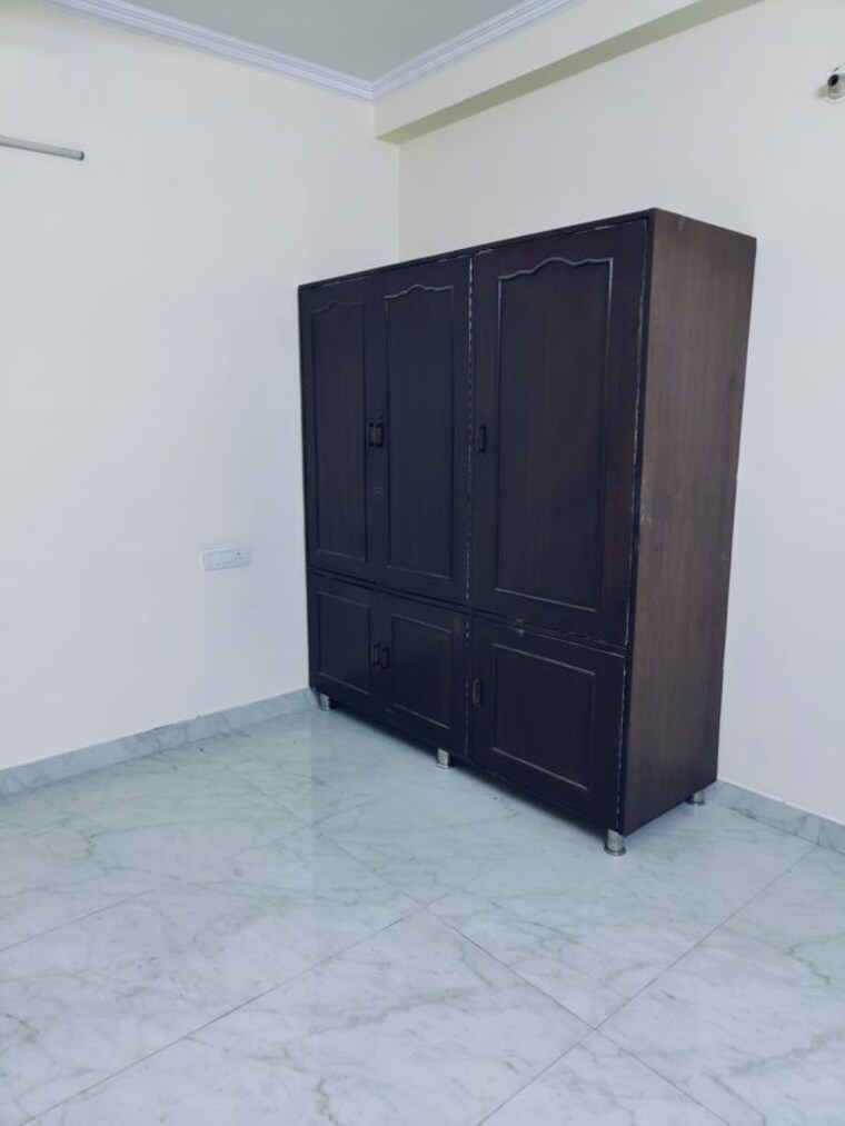 Room, sector 52 2 Bedroom 1600 Sq.Ft. Builder Floor In Sector 52 Noida 10395977