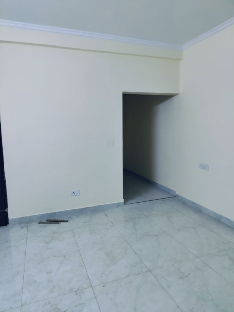 Room, sector 52 2 Bedroom 1600 Sq.Ft. Builder Floor In Sector 52 Noida 10395977
