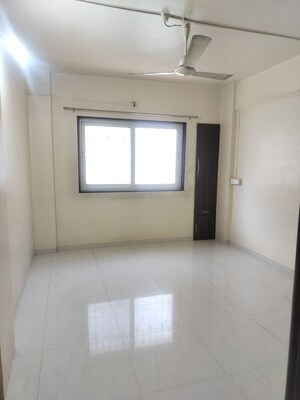 Room in 2 BHK Apartment at Deshpande Garden, Narhe – for Rent