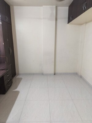 Room in 2 BHK Apartment at Deshpande Garden, Narhe – for Rent
