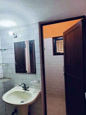 Bathroom in 1 BHK Apartment at Sai Apartments Noida, Sector 71 – for Rent