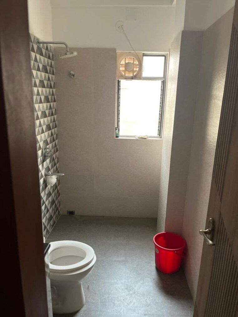 Bathroom, dhakuria 4 Bedroom 1925 Sq.Ft. Builder Floor In Dhakuria Kolkata 10395998
