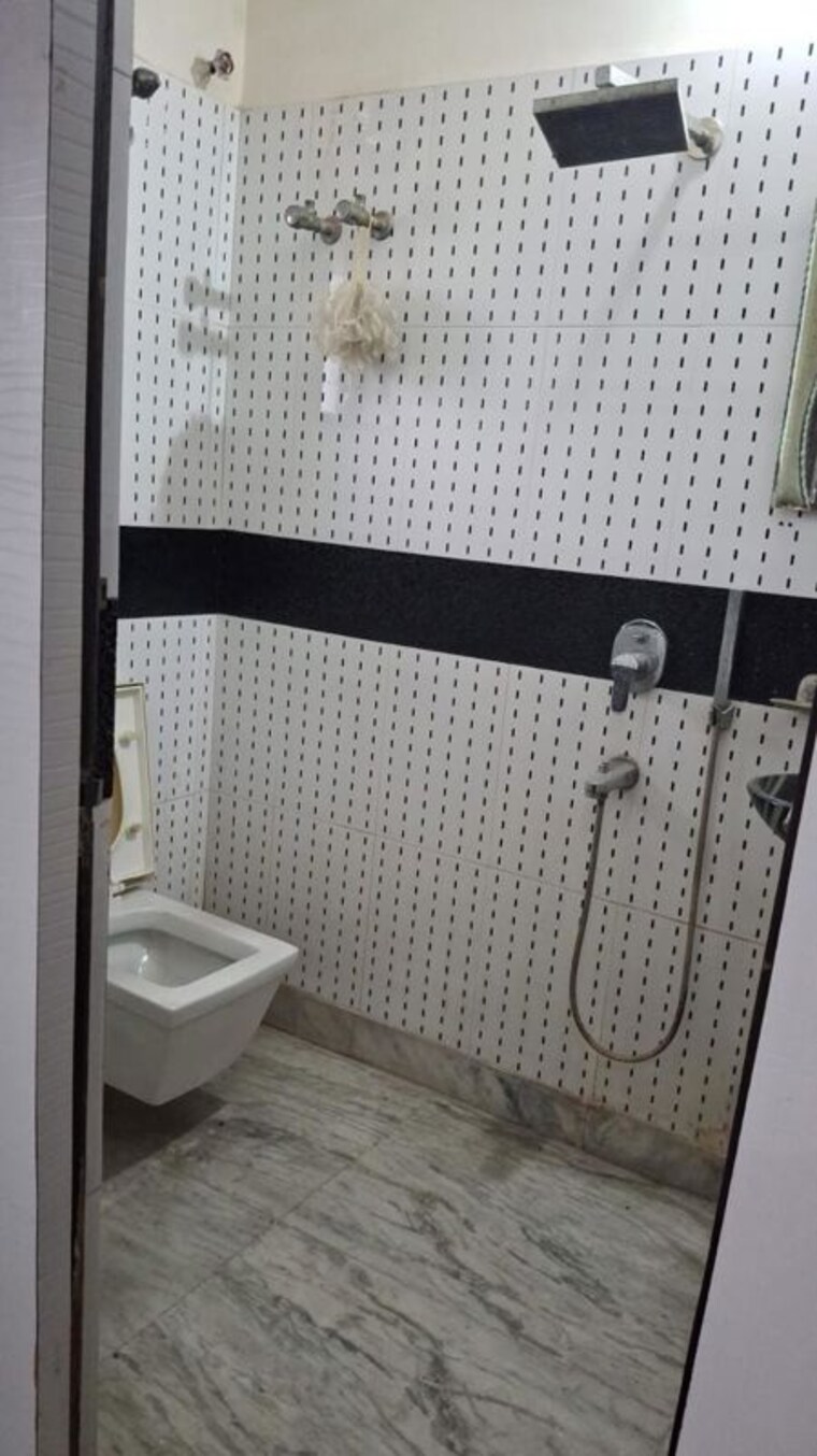 Bathroom, dhakuria 4 Bedroom 1925 Sq.Ft. Builder Floor In Dhakuria Kolkata 10395998