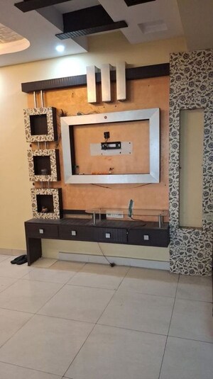 Furnished Amenities in 4 BHK Builder Floor at Dhakuria – for Sale